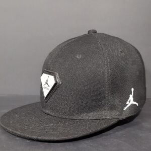 Jordan Jump Men's Black Fitted Basketball Sports Cap.
